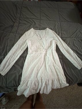 Time and Tru White Lace V-Neck Dress